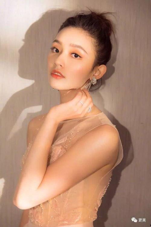 林允吃瓜成冠军,瓜技高超引网友热议  第1张